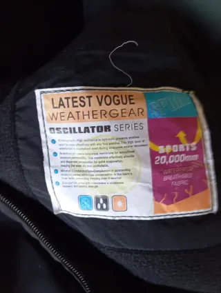 Parka negra con forro polar