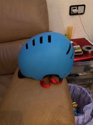 Casco de bicicleta azul