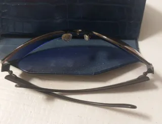 Gafas de sol aviador.