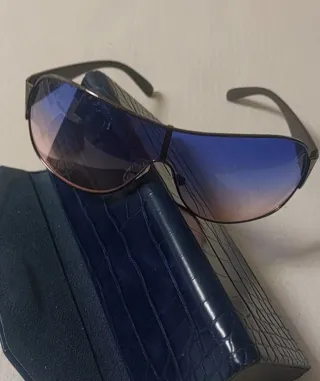 Gafas de sol aviador.