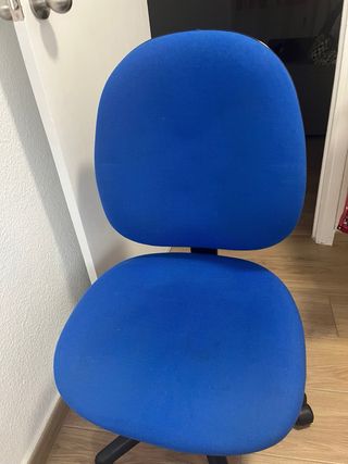 Silla de oficina azul y negra