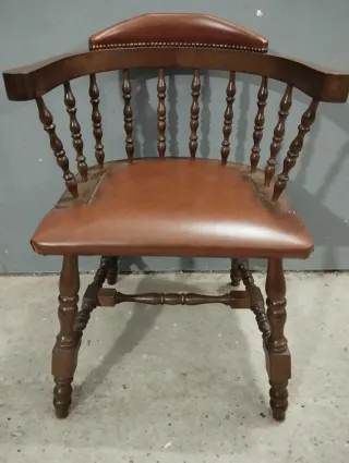 Silla antigua madera y cuero