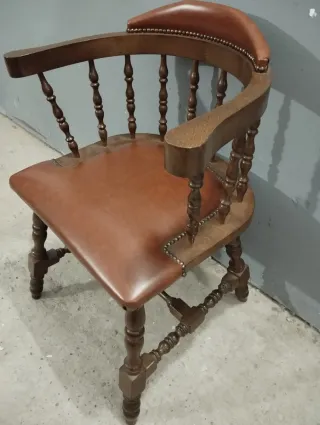 Silla antigua madera y cuero
