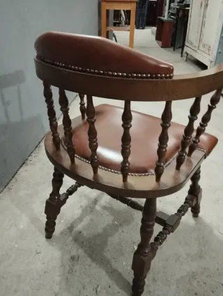 Silla antigua madera y cuero