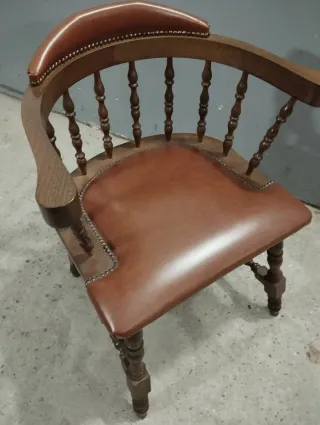 Silla antigua madera y cuero