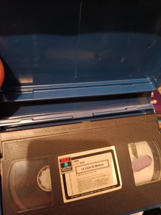 VHS Mas Fuerte Que El Destino y La Caja de Música