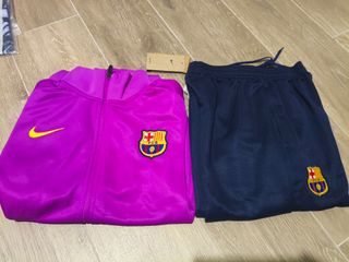 Conjunto deportivo azul y morado