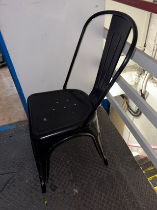4 Sillas Metálicas Negras