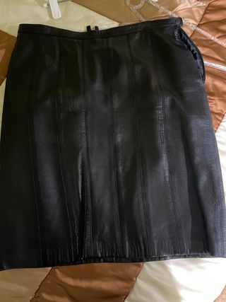 Falda de piel negra Romagosa