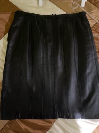 Falda de piel negra Romagosa
