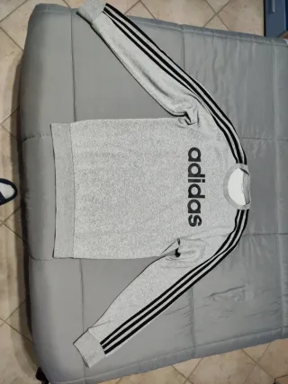 Felpa Adidas grigia con bande