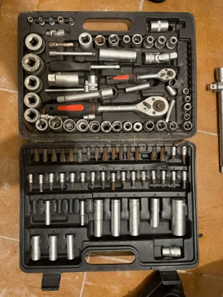 Juego de llaves de carraca y vasos