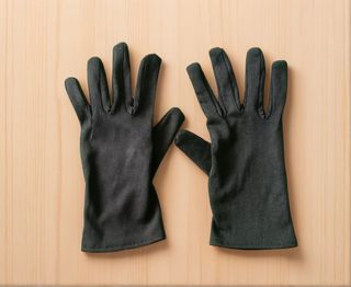 Guantes negros y blancos para disfraz