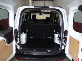 Ford Transit Courier 5 plazas