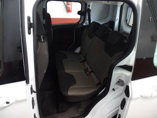 Ford Transit Courier 5 plazas
