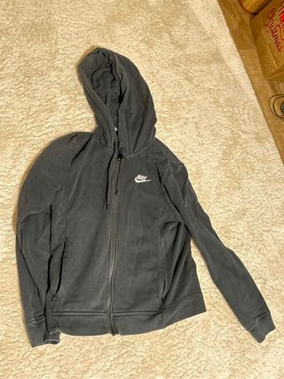 Chaqueta con capucha Nike gris. Oversize
