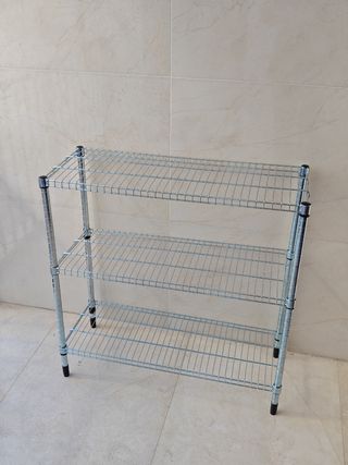 Estantería de acero de 3 baldas.