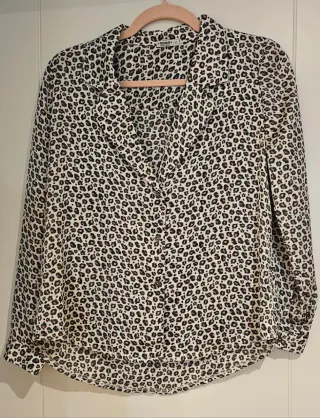 Blusa marca Noon. Talla XS. Sin estrenar