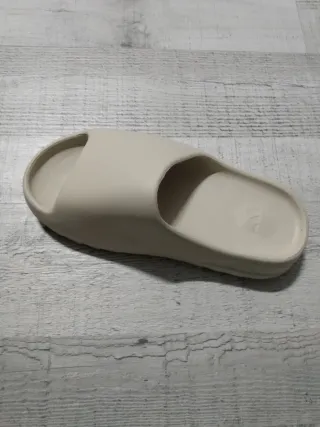 Chanclas Yeezy Beige Adidas