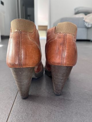 Botines marrones de tacón con cremallera, cómodos!