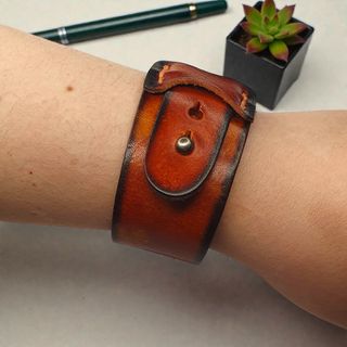 Pulsera ancha cuero cierre acero