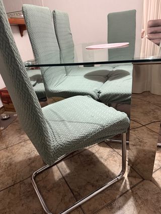 Mesa de cristal y 4 sillas