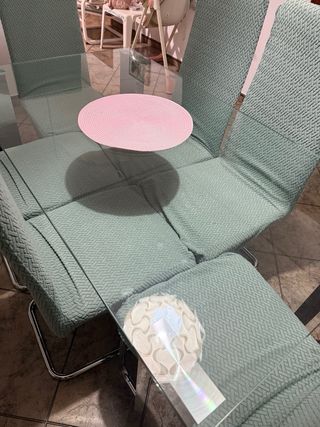 Mesa de cristal y 4 sillas