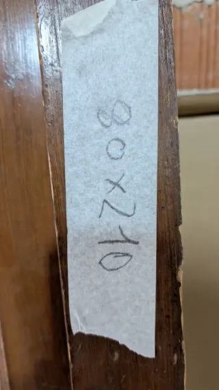 Puerta de madera con cristal