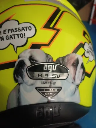 Casco AGV Amarillo y Negro Valentino Rossi