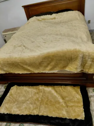 Coperta in pile e 3 tappeti coordinati