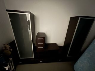 Muebles de salón: madera y cristal