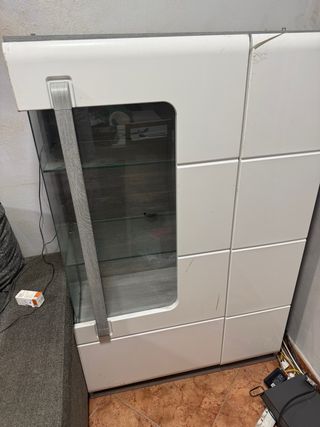 Vitrina IKEA Blanca con Puerta de Cristal