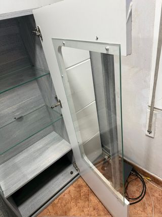 Vitrina IKEA Blanca con Puerta de Cristal