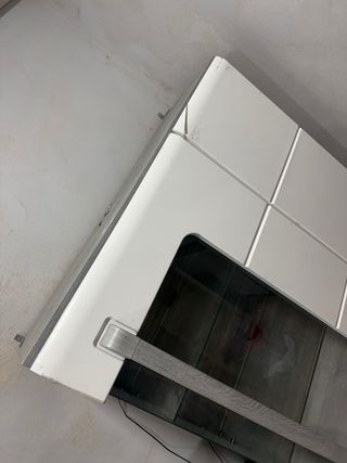 Vitrina IKEA Blanca con Puerta de Cristal