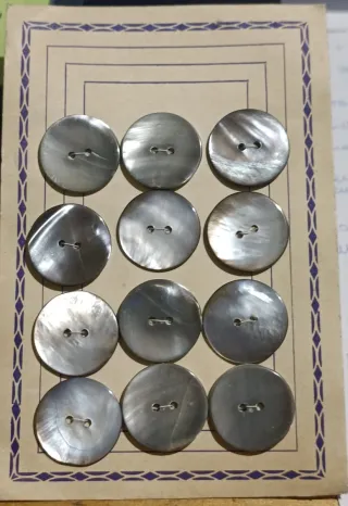 Set 12 bottoni madreperla vintage mm22
