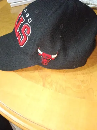 Gorra Chicago Bulls Negra y Roja