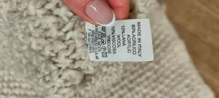 Collo in maglia color panna da ragazza