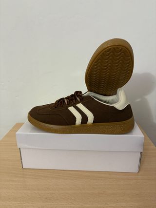 Zapatillas marrones con lazos