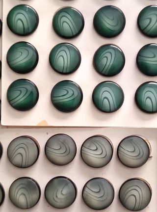 BONITO LOTE DE 333 BOTONES. Costura