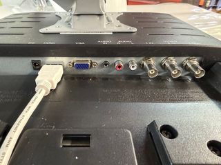 Monitor LED 19 Stanley con soporte pared