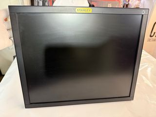 Monitor LED 19 Stanley con soporte pared