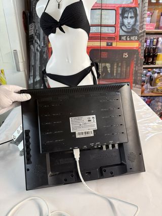 Monitor LED 19 Stanley con soporte pared