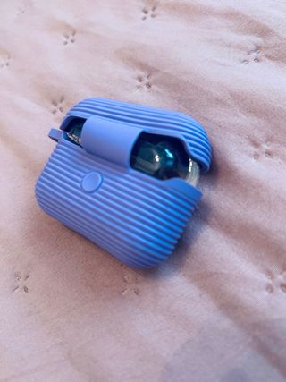 Funda Morada Silicona Airpods Pro 2