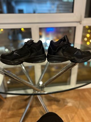 Zapatillas Jordan Talla 35.5 Negras