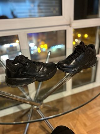 Zapatillas Jordan Talla 35.5 Negras