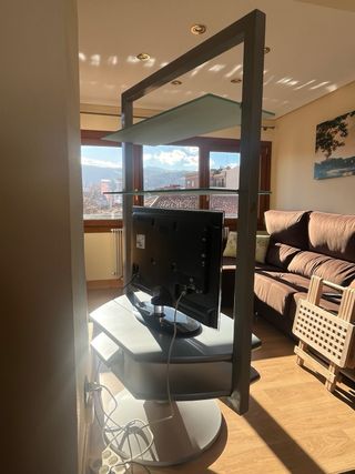 Mueble de TV giratorio.