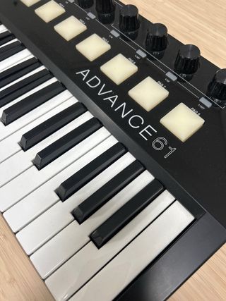 Teclado MIDI Akai Advance 61