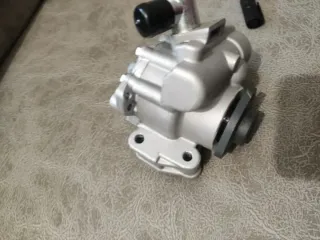 Bomba dirección Mercedes CDI