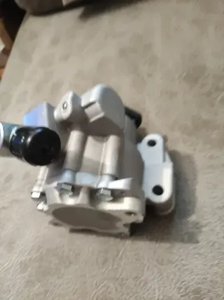 Bomba dirección Mercedes CDI