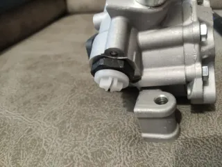 Bomba dirección Mercedes CDI